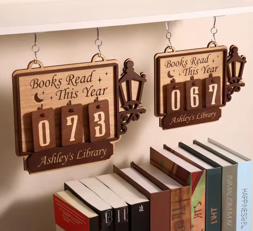 Book Counter | Personalisierbarer Holz Bücher Tracker fürs Bücherregal