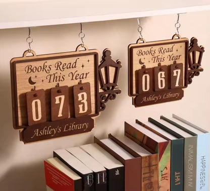 Book Counter | Personalisierbarer Holz Bücher Tracker fürs Bücherregal