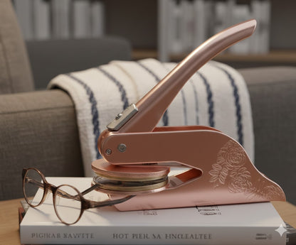 Buchseiten‑Embosser – individuelle Prägezange mit deinem Logo